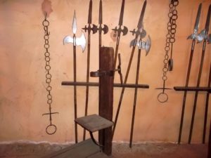 Folter gehört ins Mittelalter und nicht in ein modernes Strafverfahren. Art. 3 EMRK statuiert ein absolutes und ausnahmsloses Folterverbot.